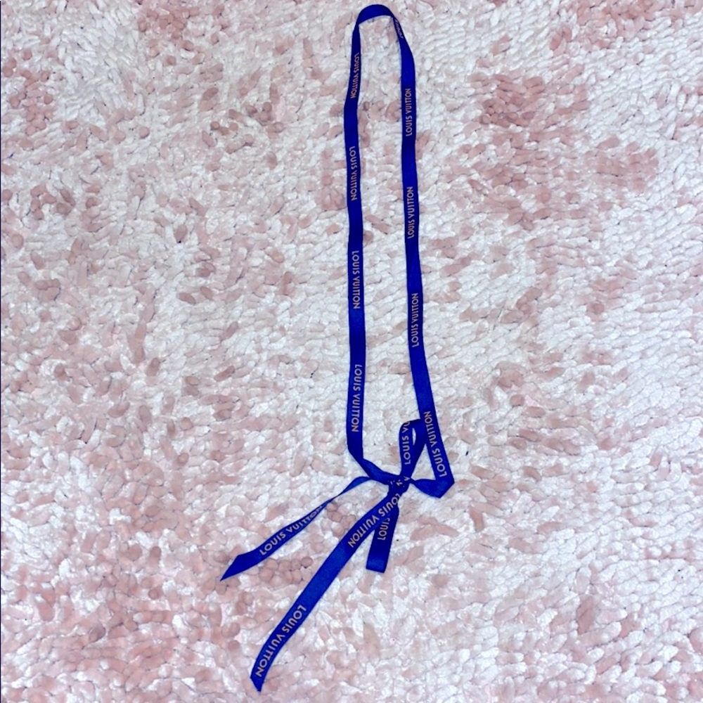 Louis Vuitton Ribbon - Picture 2 of 3